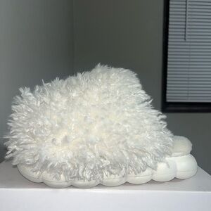 Cozy White Fluffy Women's Slippers